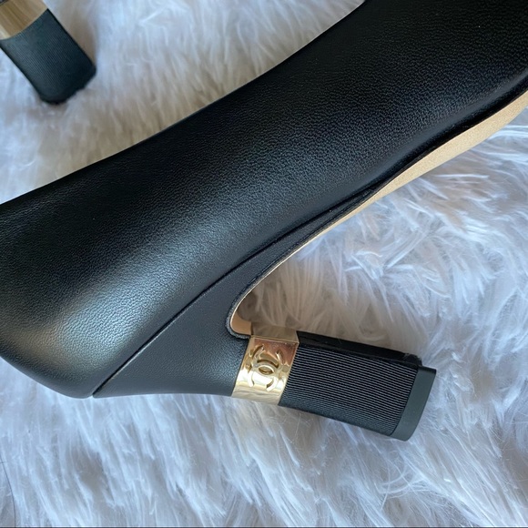 ❌ SOLD ❌ Chanel Pump Black with Gold CC Size 36.5 - Picture 6 of 10